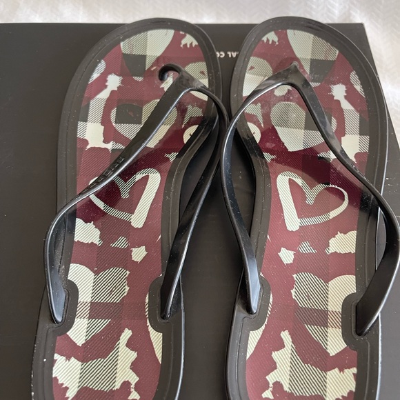 Burberry flip flops - Picture 3 of 3